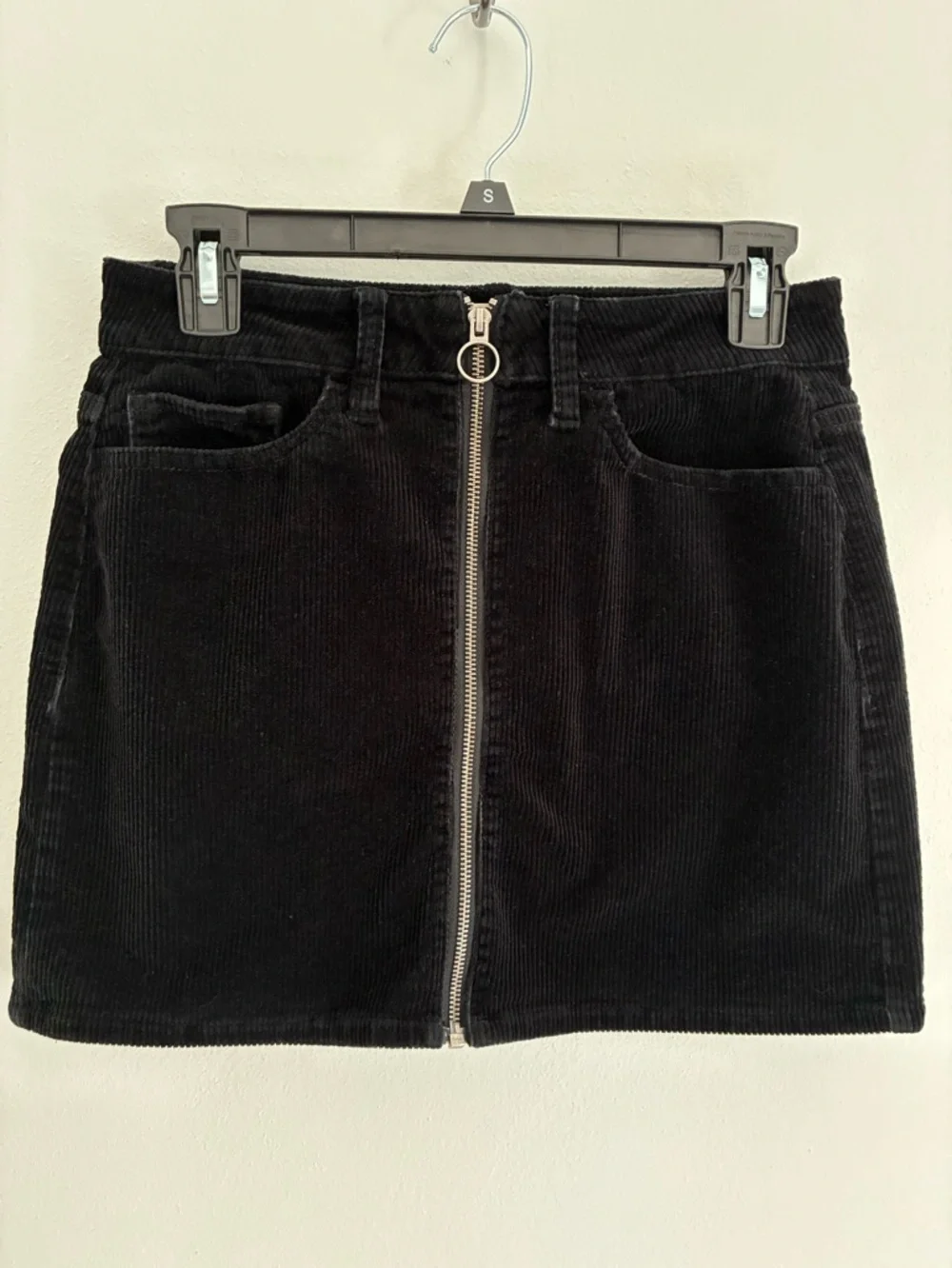 SO Black Corduroy Zip Front Mini Skirt Y2K Stretch‎ Cotton Size Small 3/26